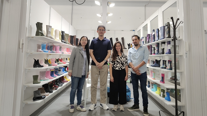 浙农华贸业务团队赴意大利参加加达国际鞋展